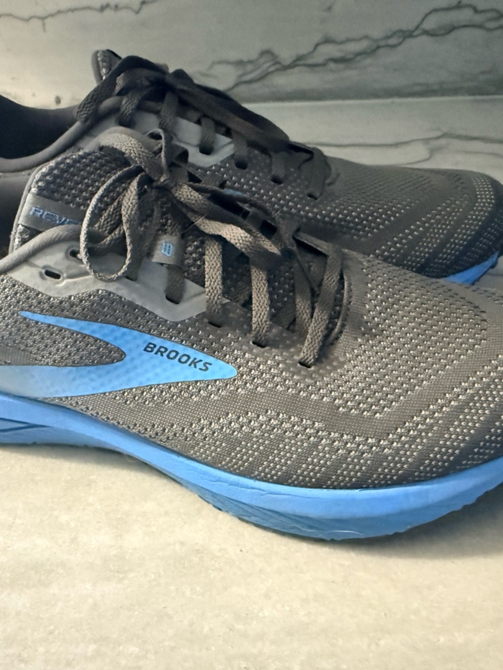 Brooks Men's Running Shoes in Charcoal and Blue Accent